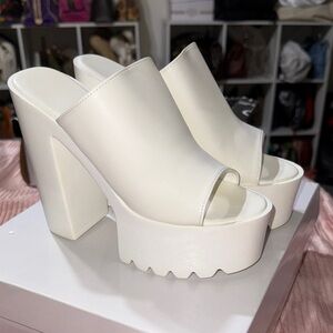 Diva White Chunky Heel Mules